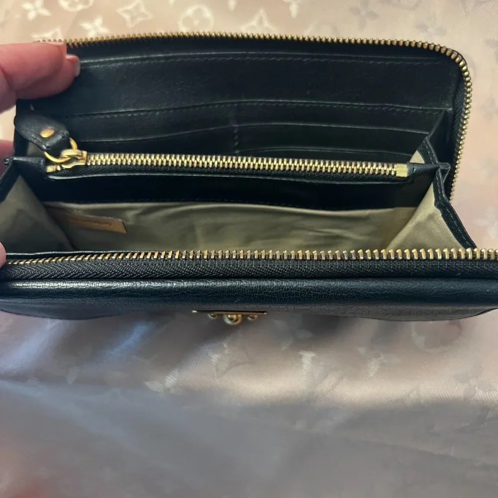 CHLOE Elsie Long Black Leather Wallet with Gold Tone Hardware - Picture 4 of 12